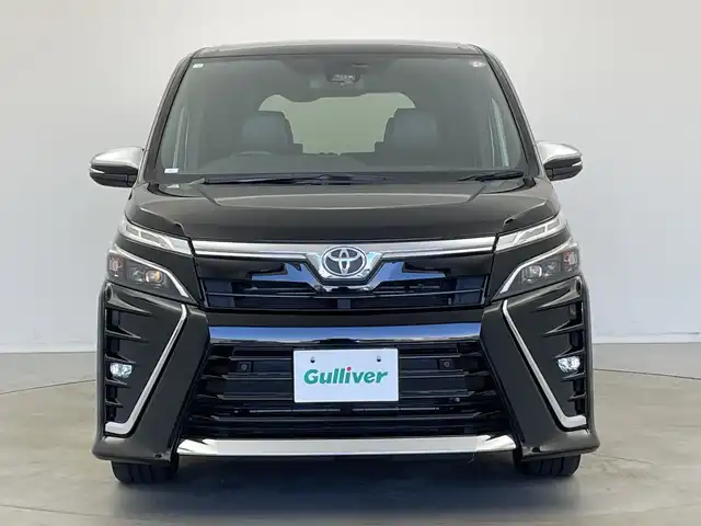 トヨタ ヴォクシー ZS 煌Ⅲ 新潟県 2020(令2)年 5.4万km ブラック 特別仕様車/純正10インチメモリナビ/　フルセグTV/CD/DVD/Bluetooth/バックモニター/トヨタセーフティセンス/・プリクラッシュセーフティ【PCS】/・オートマチックハイビーム【AHB】/・レーンディパーチャーアラート【LDA】/クルーズコントロール/前後クリアランスソナー/両側パワースライドドア/Bi-Beam LEDヘッドライト/革巻きステアリング/MTモード付AT/リヤオートエアコン/純正16インチAW/純正フロアマット/純正ドアバイザー/純正ビルトインETC/スマートキー×2
