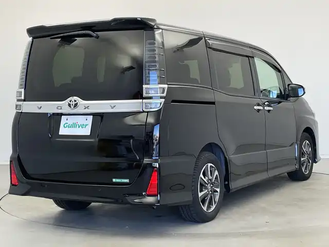 トヨタ ヴォクシー ZS 煌Ⅲ 新潟県 2020(令2)年 5.4万km ブラック 特別仕様車/純正10インチメモリナビ/　フルセグTV/CD/DVD/Bluetooth/バックモニター/トヨタセーフティセンス/・プリクラッシュセーフティ【PCS】/・オートマチックハイビーム【AHB】/・レーンディパーチャーアラート【LDA】/クルーズコントロール/前後クリアランスソナー/両側パワースライドドア/Bi-Beam LEDヘッドライト/革巻きステアリング/MTモード付AT/リヤオートエアコン/純正16インチAW/純正フロアマット/純正ドアバイザー/純正ビルトインETC/スマートキー×2