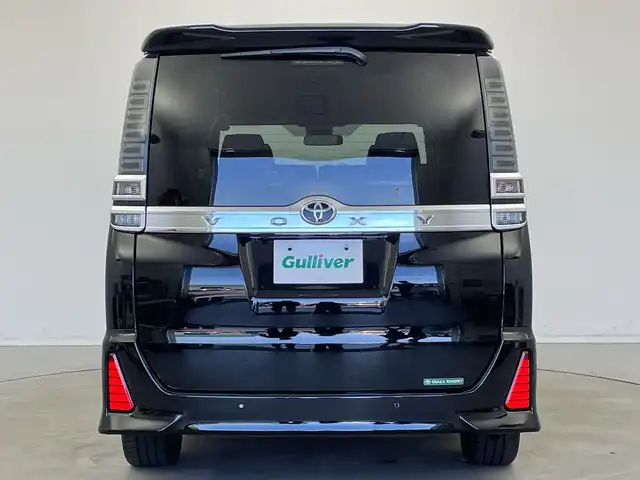 トヨタ ヴォクシー ZS 煌Ⅲ 新潟県 2020(令2)年 5.4万km ブラック 特別仕様車/純正10インチメモリナビ/　フルセグTV/CD/DVD/Bluetooth/バックモニター/トヨタセーフティセンス/・プリクラッシュセーフティ【PCS】/・オートマチックハイビーム【AHB】/・レーンディパーチャーアラート【LDA】/クルーズコントロール/前後クリアランスソナー/両側パワースライドドア/Bi-Beam LEDヘッドライト/革巻きステアリング/MTモード付AT/リヤオートエアコン/純正16インチAW/純正フロアマット/純正ドアバイザー/純正ビルトインETC/スマートキー×2