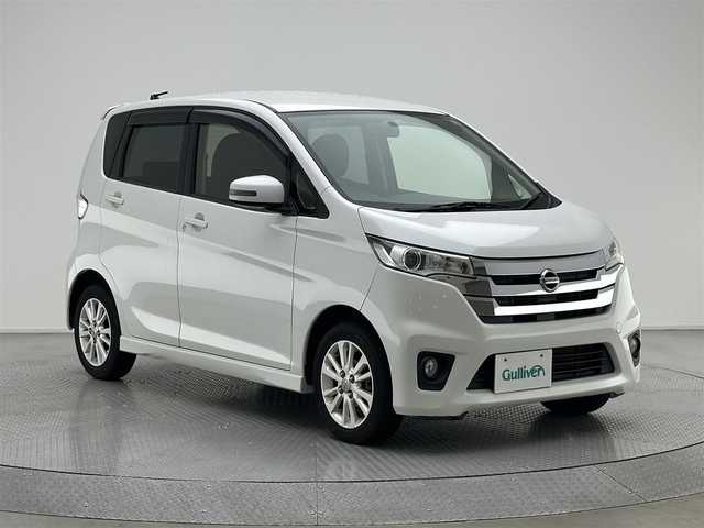 日産 デイズ ハイウェイスターJ 兵庫県 2014(平26)年 6.6万km ホワイトパール 社外ＳＤナビ　/ＡＭ／ＦＭ／Ｂｌｕｅｔｏｏｔｈ／ＳＤ／フルセグ　/ドアバイザー　/リモコンキー　/シートカバー　/純正フロアマット　/ＨＩＤヘッドライト　/電格ミラー　/ウィンカーミラー　/純正１４インチアルミホイール