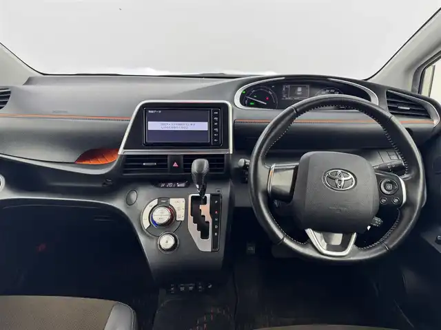 トヨタ シエンタ ハイブリッド G クエロ 愛知県 2020(令2)年 2.9万km ホワイトパールクリスタルシャイン 純正7インチSDナビ/(BT/CD/DVD/フルセグTV/SD)/バックカメラ/ハーフレザーシート/シートヒーターD＋N席/ステアリングヒーター/ETC/前後ドラレコ/両側パワースライドドア/トヨタセーフティセンス/・レーンキープアシスト/・パーキングサポートブレーキ/・クリアランスソナー/・先行者発進/・リアシートリマインダー/エコモード/EVモード/純正15インチAW/純正LEDヘッドライト