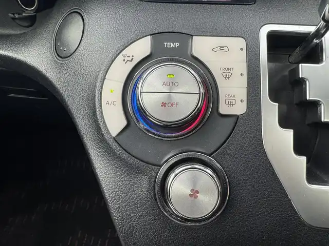 トヨタ シエンタ ハイブリッド G クエロ 愛知県 2020(令2)年 2.9万km ホワイトパールクリスタルシャイン 純正7インチSDナビ/(BT/CD/DVD/フルセグTV/SD)/バックカメラ/ハーフレザーシート/シートヒーターD＋N席/ステアリングヒーター/ETC/前後ドラレコ/両側パワースライドドア/トヨタセーフティセンス/・レーンキープアシスト/・パーキングサポートブレーキ/・クリアランスソナー/・先行者発進/・リアシートリマインダー/エコモード/EVモード/純正15インチAW/純正LEDヘッドライト