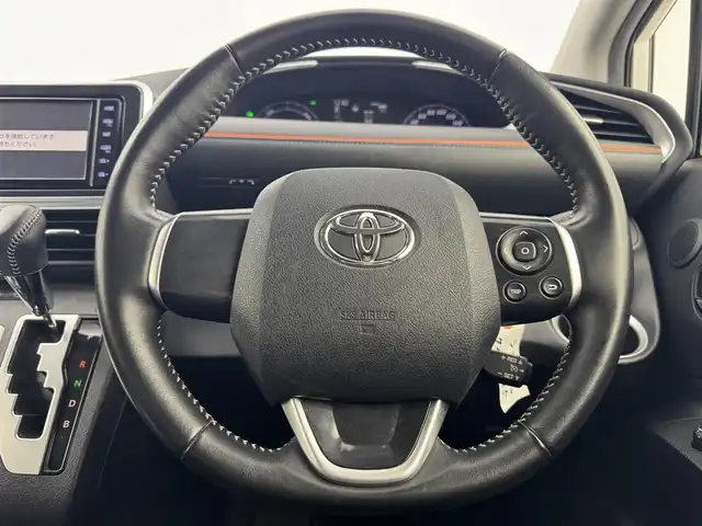 トヨタ シエンタ ハイブリッド G クエロ 愛知県 2020(令2)年 2.9万km ホワイトパールクリスタルシャイン 純正7インチSDナビ/(BT/CD/DVD/フルセグTV/SD)/バックカメラ/ハーフレザーシート/シートヒーターD＋N席/ステアリングヒーター/ETC/前後ドラレコ/両側パワースライドドア/トヨタセーフティセンス/・レーンキープアシスト/・パーキングサポートブレーキ/・クリアランスソナー/・先行者発進/・リアシートリマインダー/エコモード/EVモード/純正15インチAW/純正LEDヘッドライト