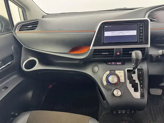 トヨタ シエンタ ハイブリッド G クエロ 愛知県 2020(令2)年 2.9万km ホワイトパールクリスタルシャイン 純正7インチSDナビ/(BT/CD/DVD/フルセグTV/SD)/バックカメラ/ハーフレザーシート/シートヒーターD＋N席/ステアリングヒーター/ETC/前後ドラレコ/両側パワースライドドア/トヨタセーフティセンス/・レーンキープアシスト/・パーキングサポートブレーキ/・クリアランスソナー/・先行者発進/・リアシートリマインダー/エコモード/EVモード/純正15インチAW/純正LEDヘッドライト