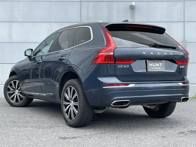 ボルボ ＸＣ６０ D4 AWD インスクリプション 千葉県 2020(令2)年 5.3万km デニムブルーメタリック ハーマンカードン/パノラミックスライディングルーフ/衝突軽減ブレーキ/レーンキープアシスト/レーダークルーズコントロール/クリアランスソナー/ブラインドスポットモニター/純正メーカーディスプレイナビ/　フルセグ/BT/USB/カープレイ/全方位カメラ/スタリングスイッチ/MTモード/ETC/パワーバックドア/レザーシート(白)/パワーシート(D/N席)/2メモリシート(D/N席)/シートヒーター(D/N/2列席)/エアシート(D/N席)/スマートキー/LEDヘッドライト/オートライト/純正フロアマット