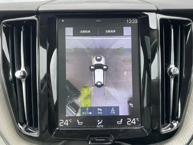 ボルボ ＸＣ６０ D4 AWD インスクリプション 千葉県 2020(令2)年 5.3万km デニムブルーメタリック ハーマンカードン/パノラミックスライディングルーフ/衝突軽減ブレーキ/レーンキープアシスト/レーダークルーズコントロール/クリアランスソナー/ブラインドスポットモニター/純正メーカーディスプレイナビ/　フルセグ/BT/USB/カープレイ/全方位カメラ/スタリングスイッチ/MTモード/ETC/パワーバックドア/レザーシート(白)/パワーシート(D/N席)/2メモリシート(D/N席)/シートヒーター(D/N/2列席)/エアシート(D/N席)/スマートキー/LEDヘッドライト/オートライト/純正フロアマット