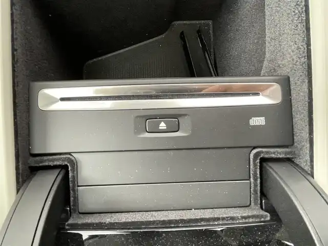 ボルボ ＸＣ６０ D4 AWD インスクリプション 千葉県 2020(令2)年 5.3万km デニムブルーメタリック ハーマンカードン/パノラミックスライディングルーフ/衝突軽減ブレーキ/レーンキープアシスト/レーダークルーズコントロール/クリアランスソナー/ブラインドスポットモニター/純正メーカーディスプレイナビ/　フルセグ/BT/USB/カープレイ/全方位カメラ/スタリングスイッチ/MTモード/ETC/パワーバックドア/レザーシート(白)/パワーシート(D/N席)/2メモリシート(D/N席)/シートヒーター(D/N/2列席)/エアシート(D/N席)/スマートキー/LEDヘッドライト/オートライト/純正フロアマット