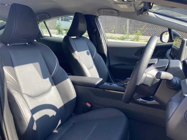 トヨタ プリウス Z 長崎県 2024(令6)年 0.3万km アティチュードブラックマイカ トヨタセーフティセンス/・衝突被害軽減ブレーキ/・レーダークルーズコントロール/・レーンキープアシスト/・オートマチックハイビーム/黒革シート/(シートヒーター/エアシート)/パワーシート/全方位カメラ・バックカメラ/パーキングアシスト/電子パーキング/オートホールド機能/デジタルインナーミラー/ワイヤレス充電/パワーバックドア/ビルトインETC/LEDオートヘッドライト/純正ディスプレイオーディオ/(Bluetooth接続・フルセグTV)