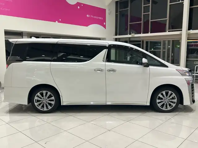 トヨタ ヴェルファイア ゴールデンアイズⅢ 埼玉県 2022(令4)年 5.4万km ホワイトパールクリスタルシャイン ツインムーンルーフ /純正フリップダウンモニター /純正9インチディスプレイオーディオ （TV・ナビ付）/バックカメラ /両側パワースライドドア /レーダークルーズコントロール /LED /ハーフレザーシート /純正18インチアルミホイール/ステアリングスイッチ /電子パーキング /ETC