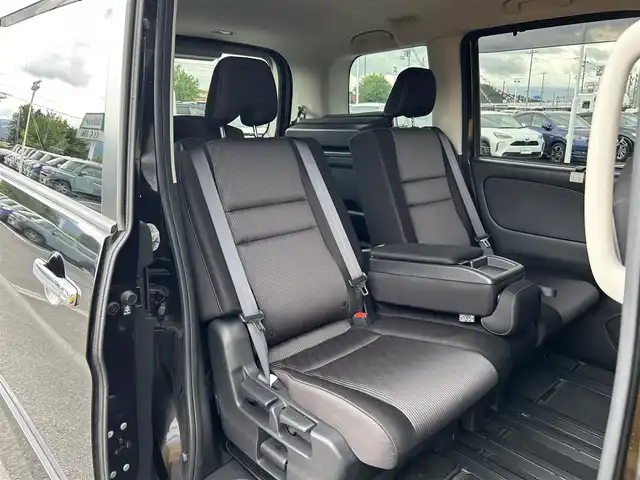 日産 セレナ ハイウェイスター V 奈良県 2020(令2)年 3.6万km 黒 純正ナビ　/フルセグＴＶ/BT/CD/DVD/SD/AUX/全方位カメラ　/アルパインフリップダウンモニター　/ＥＴＣ　/両側パワースライドドア　/ＬＥＤヘッドライト　/追従型クルーズコントロール　/デジタルインナーミラー　/ＢＳＭ　/スマートキー/AUTOHOLD