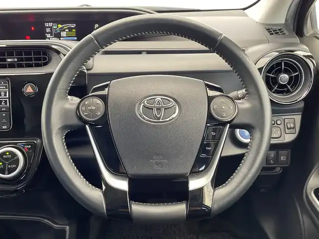 トヨタ アクア クロスオーバー 栃木県 2018(平30)年 6.2万km ブラックマイカ ALPINEナビ/（CD/DVD/フルセグTV/Bluetooth/MSV）/バックカメラ/トヨタセーフティセンス/・プリクラッシュセーフティ/・レーントレーシングアシスト/・レーンディパーチャーアラート/ETC/ハーフレザーシート/純正AW/純正フロアマット/LEDヘッドライト/フロントフォグ/ドアバイザー/ルーフレール