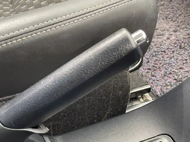 トヨタ アクア クロスオーバー 栃木県 2018(平30)年 6.2万km ブラックマイカ ALPINEナビ/（CD/DVD/フルセグTV/Bluetooth/MSV）/バックカメラ/トヨタセーフティセンス/・プリクラッシュセーフティ/・レーントレーシングアシスト/・レーンディパーチャーアラート/ETC/ハーフレザーシート/純正AW/純正フロアマット/LEDヘッドライト/フロントフォグ/ドアバイザー/ルーフレール