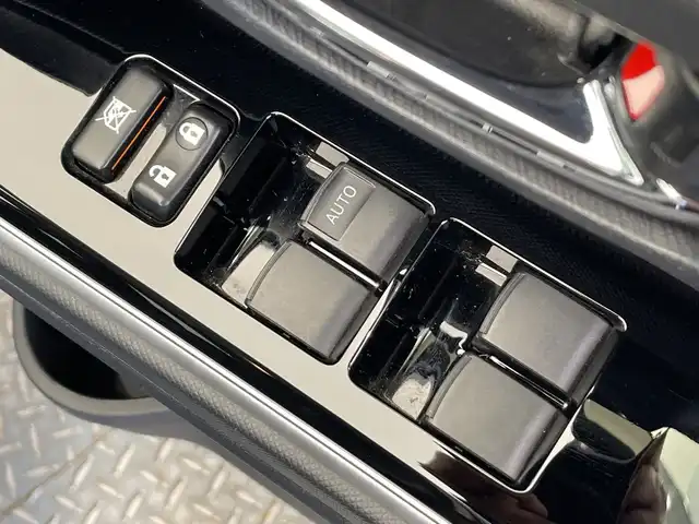 トヨタ アクア クロスオーバー 栃木県 2018(平30)年 6.2万km ブラックマイカ ALPINEナビ/（CD/DVD/フルセグTV/Bluetooth/MSV）/バックカメラ/トヨタセーフティセンス/・プリクラッシュセーフティ/・レーントレーシングアシスト/・レーンディパーチャーアラート/ETC/ハーフレザーシート/純正AW/純正フロアマット/LEDヘッドライト/フロントフォグ/ドアバイザー/ルーフレール