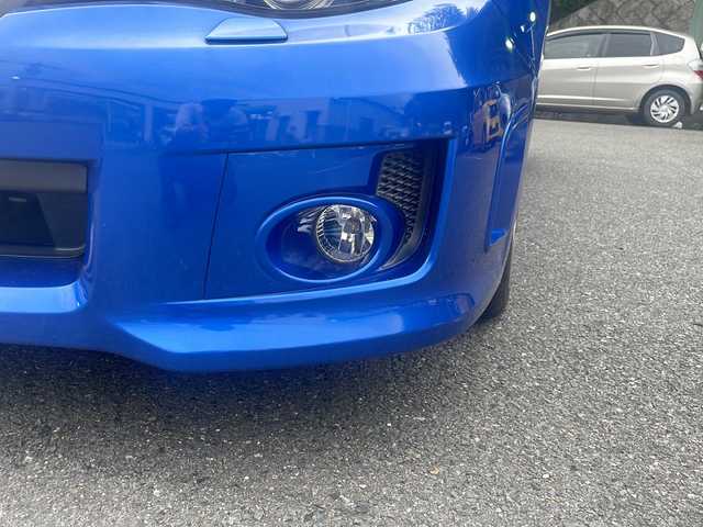 スバル インプレッサ ＷＲＸ 京都府 2012(平24)年 12.7万km WRブルーマイカ carrozzeriaナビ（AVIC-HRZ900））/・ワンセグTV/CD/DVD/BT Audio/ETC/社外デジタルインナーミラードラレコ/プッシュスタート/社外車高調/社外エアクリ/社外ステアリング（エアバック無）/社外テールランプ/運転席パワーシート/純正足回り車載/純正ステアリング車載/純正テールランプ車載/タイミングベルト交換済（記録簿有）/ウォーターポンプ交換済（記録簿有）/サーモスタット交換済（記録簿有）