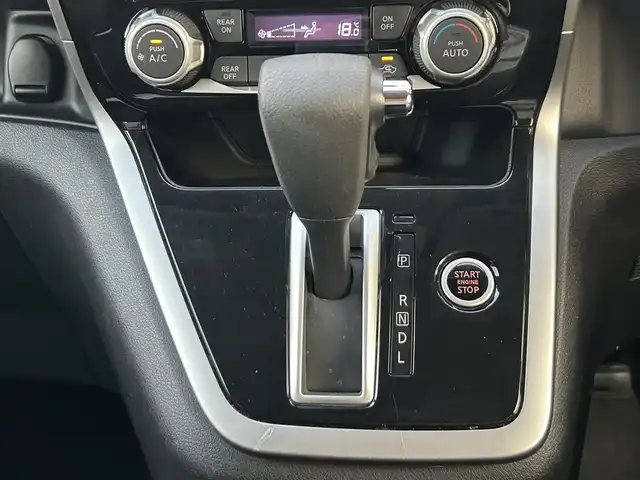 日産 セレナ ハイウェイスター 奈良県 2016(平28)年 4.8万km ブリリアントホワイトパール 純正ナビ/（フルセグ／ＢＴ／ＣＤ／ＤＶＤ）/フリップダウンモニター/クルーズコントロール/アラウンドビューモニター/前後コーナーセンサー/衝突軽減システム/パーキングアシスト/片側パワースライドドア/ＬＥＤヘッドライト/オートライト/純正15インチAW/保証書/取り扱い説明書