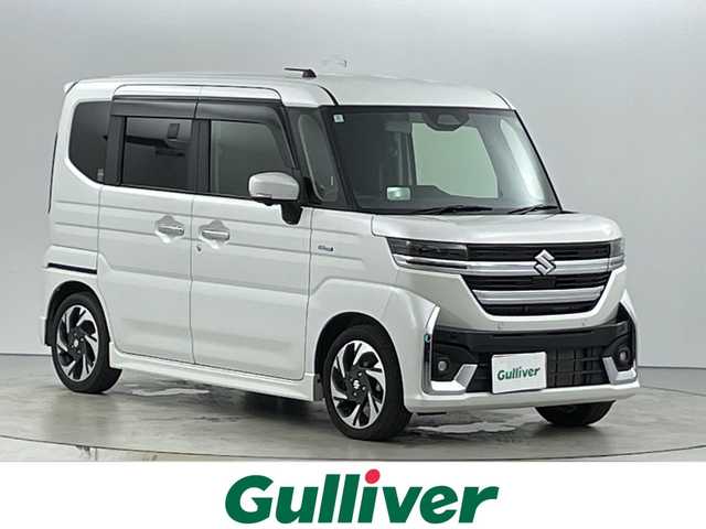 スズキ スペーシア カスタム HYBRID XS 愛知県 2024(令6)年 1.4万km ピュアホワイトP 禁煙車/ワンオーナー/純正９インチナビ/（AM/FM/USB/Bluetooth/フルセグTV）/全方位カメラ/ヘッドアップディスプレイ/スズキセーフティサポート/・衝突軽減ブレーキ/・レーンキープアシスト/・レーダークルーズコントロール/・オートマチックハイビーム/・クリアランスソナー/オットマン/ステアリングヒーター/前席シートヒーター/ベンチシート/両側パワースライドドア/LEDヘッドライト/オートライト/フロントフォグランプ/純正１５インチアルミホイール/純正フロアマット/スマートキー/スペアキー有/プッシュスタート/オートホールド/電子パーキングブレーキ/オートエアコン/横滑り防止装置/ステアリングスイッチ