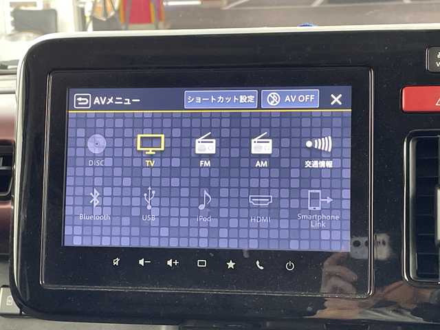 スズキ スペーシア カスタム HYBRID XS 愛知県 2024(令6)年 1.4万km ピュアホワイトP 禁煙車/ワンオーナー/純正９インチナビ/（AM/FM/USB/Bluetooth/フルセグTV）/全方位カメラ/ヘッドアップディスプレイ/スズキセーフティサポート/・衝突軽減ブレーキ/・レーンキープアシスト/・レーダークルーズコントロール/・オートマチックハイビーム/・クリアランスソナー/オットマン/ステアリングヒーター/前席シートヒーター/ベンチシート/両側パワースライドドア/LEDヘッドライト/オートライト/フロントフォグランプ/純正１５インチアルミホイール/純正フロアマット/スマートキー/スペアキー有/プッシュスタート/オートホールド/電子パーキングブレーキ/オートエアコン/横滑り防止装置/ステアリングスイッチ