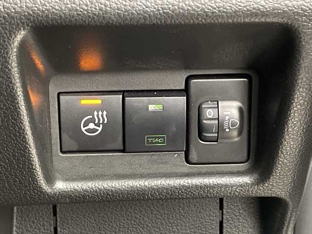 スズキ スペーシア カスタム HYBRID XS 愛知県 2024(令6)年 1.4万km ピュアホワイトP 禁煙車/ワンオーナー/純正９インチナビ/（AM/FM/USB/Bluetooth/フルセグTV）/全方位カメラ/ヘッドアップディスプレイ/スズキセーフティサポート/・衝突軽減ブレーキ/・レーンキープアシスト/・レーダークルーズコントロール/・オートマチックハイビーム/・クリアランスソナー/オットマン/ステアリングヒーター/前席シートヒーター/ベンチシート/両側パワースライドドア/LEDヘッドライト/オートライト/フロントフォグランプ/純正１５インチアルミホイール/純正フロアマット/スマートキー/スペアキー有/プッシュスタート/オートホールド/電子パーキングブレーキ/オートエアコン/横滑り防止装置/ステアリングスイッチ