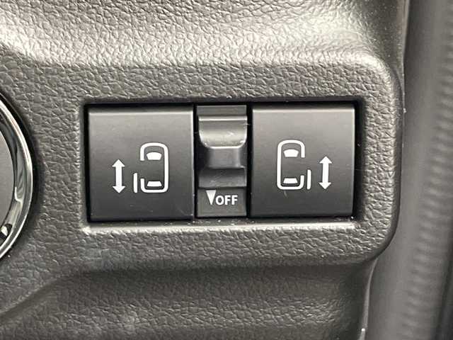 スズキ スペーシア カスタム HYBRID XS 愛知県 2024(令6)年 1.4万km ピュアホワイトP 禁煙車/ワンオーナー/純正９インチナビ/（AM/FM/USB/Bluetooth/フルセグTV）/全方位カメラ/ヘッドアップディスプレイ/スズキセーフティサポート/・衝突軽減ブレーキ/・レーンキープアシスト/・レーダークルーズコントロール/・オートマチックハイビーム/・クリアランスソナー/オットマン/ステアリングヒーター/前席シートヒーター/ベンチシート/両側パワースライドドア/LEDヘッドライト/オートライト/フロントフォグランプ/純正１５インチアルミホイール/純正フロアマット/スマートキー/スペアキー有/プッシュスタート/オートホールド/電子パーキングブレーキ/オートエアコン/横滑り防止装置/ステアリングスイッチ