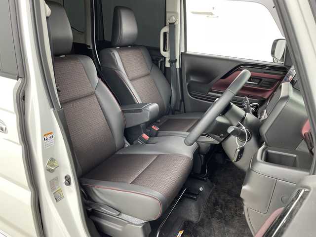 スズキ スペーシア カスタム HYBRID XS 愛知県 2024(令6)年 1.4万km ピュアホワイトP 禁煙車/ワンオーナー/純正９インチナビ/（AM/FM/USB/Bluetooth/フルセグTV）/全方位カメラ/ヘッドアップディスプレイ/スズキセーフティサポート/・衝突軽減ブレーキ/・レーンキープアシスト/・レーダークルーズコントロール/・オートマチックハイビーム/・クリアランスソナー/オットマン/ステアリングヒーター/前席シートヒーター/ベンチシート/両側パワースライドドア/LEDヘッドライト/オートライト/フロントフォグランプ/純正１５インチアルミホイール/純正フロアマット/スマートキー/スペアキー有/プッシュスタート/オートホールド/電子パーキングブレーキ/オートエアコン/横滑り防止装置/ステアリングスイッチ
