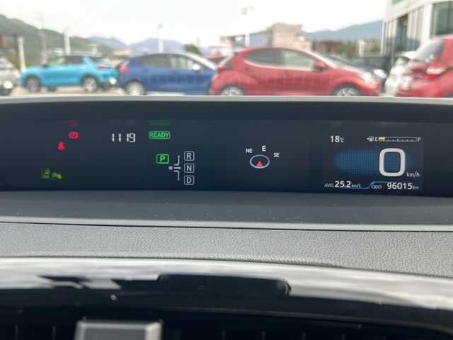 トヨタ プリウス Sセーフティプラス 福岡県 2016(平28)年 9.6万km スティールブロンドM ワンオーナー/純正9インチSDナビ【DSZT-YC4T】/【AM/FM/CD/DVD/Bluetooth/フルセグTV】/バックカメラ/ビルトインETC/前方ドライブレコーダー【DRT-H66A】/ヘッドアップディスプレイ/インテリジェントパーキングアシスト/Tyota Safety Sence P/・プリクラッシュセーフティ/・レーンディパーチャーアラート/・オートマチックハイビーム/・レーダークルーズコントロール/純正フロアマット/社外Rizley15インチAW/横滑り防止装置/盗難防止装置