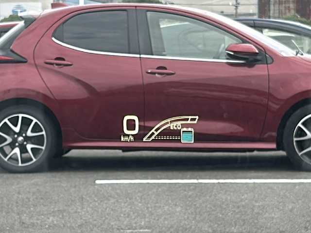 トヨタ プリウス Sセーフティプラス 福岡県 2016(平28)年 9.6万km スティールブロンドM ワンオーナー/純正9インチSDナビ【DSZT-YC4T】/【AM/FM/CD/DVD/Bluetooth/フルセグTV】/バックカメラ/ビルトインETC/前方ドライブレコーダー【DRT-H66A】/ヘッドアップディスプレイ/インテリジェントパーキングアシスト/Tyota Safety Sence P/・プリクラッシュセーフティ/・レーンディパーチャーアラート/・オートマチックハイビーム/・レーダークルーズコントロール/純正フロアマット/社外Rizley15インチAW/横滑り防止装置/盗難防止装置