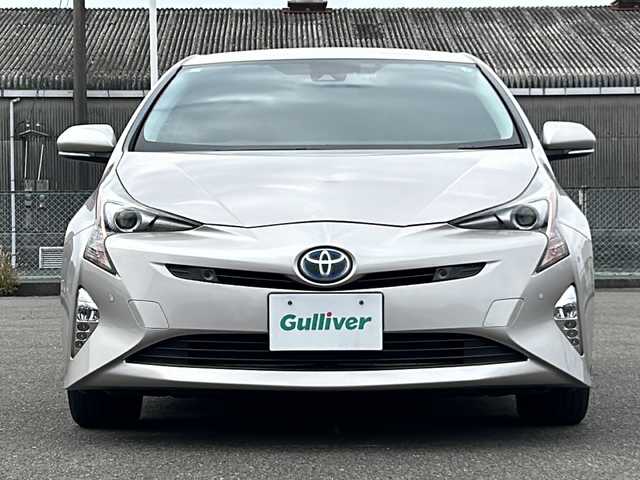 トヨタ プリウス Sセーフティプラス 福岡県 2016(平28)年 9.6万km スティールブロンドM ワンオーナー/純正9インチSDナビ【DSZT-YC4T】/【AM/FM/CD/DVD/Bluetooth/フルセグTV】/バックカメラ/ビルトインETC/前方ドライブレコーダー【DRT-H66A】/ヘッドアップディスプレイ/インテリジェントパーキングアシスト/Tyota Safety Sence P/・プリクラッシュセーフティ/・レーンディパーチャーアラート/・オートマチックハイビーム/・レーダークルーズコントロール/純正フロアマット/社外Rizley15インチAW/横滑り防止装置/盗難防止装置