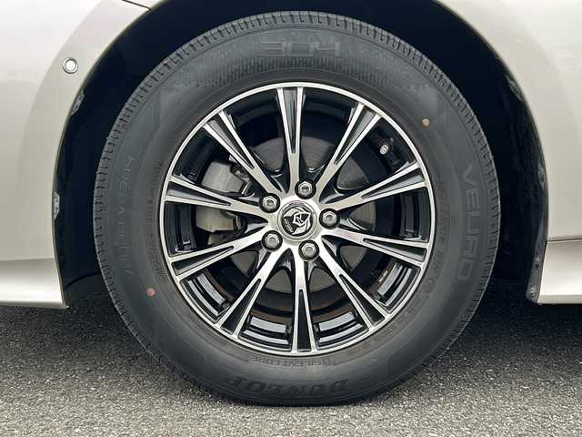 トヨタ プリウス Sセーフティプラス 福岡県 2016(平28)年 9.6万km スティールブロンドM ワンオーナー/純正9インチSDナビ【DSZT-YC4T】/【AM/FM/CD/DVD/Bluetooth/フルセグTV】/バックカメラ/ビルトインETC/前方ドライブレコーダー【DRT-H66A】/ヘッドアップディスプレイ/インテリジェントパーキングアシスト/Tyota Safety Sence P/・プリクラッシュセーフティ/・レーンディパーチャーアラート/・オートマチックハイビーム/・レーダークルーズコントロール/純正フロアマット/社外Rizley15インチAW/横滑り防止装置/盗難防止装置