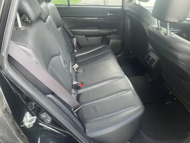 スバル レガシィ ツーリングワゴン 2．0GT DIT アイサイト 愛知県 2013(平25)年 9.5万km クリスタルブラックシリカ 車検　令和9年10月/アイサイト/衝突回避支援ブレーキサポート/車線逸脱警報機能/ストラーダHDDナビTV/地デジ　フルセグ/DVDビデオ&CD/Bluetoothオーディオ/バックカメラ/レーダークルーズコントロール/黒革シート&シートヒーター/D&N席パワーシート/ステアリングスイッチ/ステアシフト/ＥＴＣ/インテリジェントキー×2ケ/プッシュスタート/キセノンヘッドライト/オートライト/ホイール付きスタッドレスタイヤ積込み