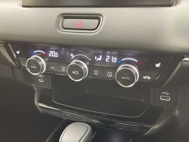 ホンダ ヴェゼル ハイブリッド e:HEV Z 新潟県 2025(令7)年 0.1千km プラチナホワイトパール Honda CONNECTディスプレーオーディオ/(FM/BT/フルセグTV）/ステアリングスイッチ/ステアリングヒーター/パドルシフト/バックカメラ/置くだけ充電/電動リアゲート/ブラインドスポットモニター/電格ミラー/ウィンカーミラー/ETC2.0/取扱説明書