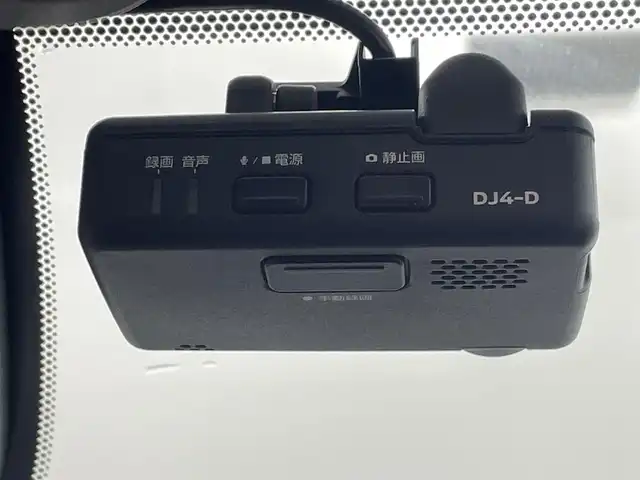 日産 セレナ e－パワー ハイウェイスター V 熊本県 2020(令2)年 5.5万km ブリリアントホワイトパール 禁煙車　/純正ナビ（ＣＤ・ＤＶＤ・ＢＴ・フルセグ・ＳＤ・ＵＳＢ）/全周囲カメラ　/純正前方ドライブレコーダー　/ビルトインＥＴＣ　/両側パワースライドドア　/前後クリアランスソナー　/レーダークルーズコントロール/衝突軽減システム/レーンキープアシスト/横滑り防止/ブラインドスポット/純正フロアマット/純正１６インチAW/オートライト/LEDヘッドライト/フォグライト/スマートキー/プッシュスタート/保証書/取扱説明書