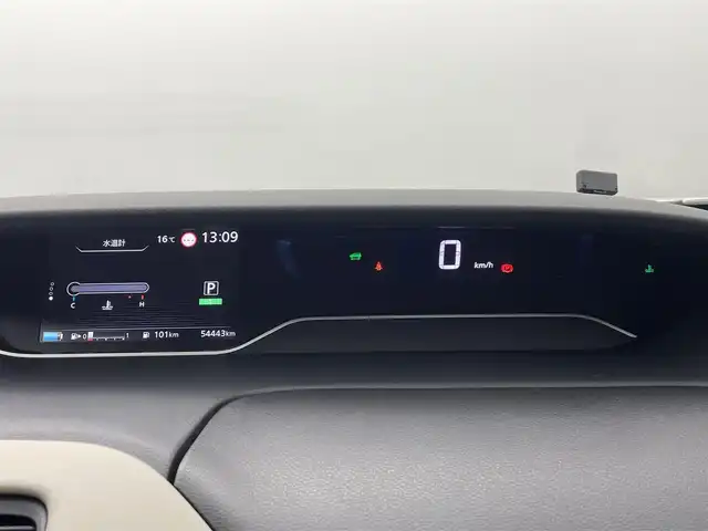 日産 セレナ e－パワー ハイウェイスター V 熊本県 2020(令2)年 5.5万km ブリリアントホワイトパール 禁煙車　/純正ナビ（ＣＤ・ＤＶＤ・ＢＴ・フルセグ・ＳＤ・ＵＳＢ）/全周囲カメラ　/純正前方ドライブレコーダー　/ビルトインＥＴＣ　/両側パワースライドドア　/前後クリアランスソナー　/レーダークルーズコントロール/衝突軽減システム/レーンキープアシスト/横滑り防止/ブラインドスポット/純正フロアマット/純正１６インチAW/オートライト/LEDヘッドライト/フォグライト/スマートキー/プッシュスタート/保証書/取扱説明書