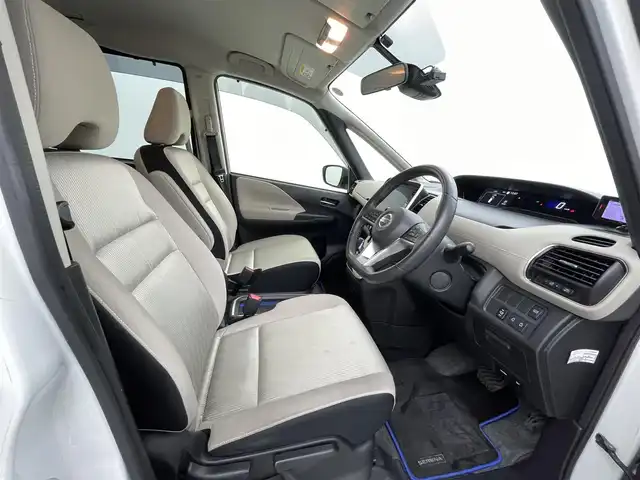 日産 セレナ e－パワー ハイウェイスター V 熊本県 2020(令2)年 5.5万km ブリリアントホワイトパール 禁煙車　/純正ナビ（ＣＤ・ＤＶＤ・ＢＴ・フルセグ・ＳＤ・ＵＳＢ）/全周囲カメラ　/純正前方ドライブレコーダー　/ビルトインＥＴＣ　/両側パワースライドドア　/前後クリアランスソナー　/レーダークルーズコントロール/衝突軽減システム/レーンキープアシスト/横滑り防止/ブラインドスポット/純正フロアマット/純正１６インチAW/オートライト/LEDヘッドライト/フォグライト/スマートキー/プッシュスタート/保証書/取扱説明書