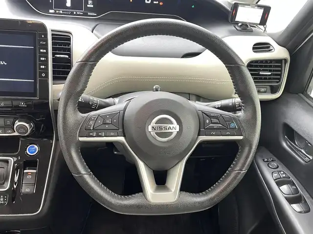 日産 セレナ e－パワー ハイウェイスター V 熊本県 2020(令2)年 5.5万km ブリリアントホワイトパール 禁煙車　/純正ナビ（ＣＤ・ＤＶＤ・ＢＴ・フルセグ・ＳＤ・ＵＳＢ）/全周囲カメラ　/純正前方ドライブレコーダー　/ビルトインＥＴＣ　/両側パワースライドドア　/前後クリアランスソナー　/レーダークルーズコントロール/衝突軽減システム/レーンキープアシスト/横滑り防止/ブラインドスポット/純正フロアマット/純正１６インチAW/オートライト/LEDヘッドライト/フォグライト/スマートキー/プッシュスタート/保証書/取扱説明書