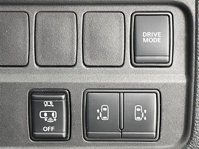 日産 セレナ e－パワー ハイウェイスター V 熊本県 2020(令2)年 5.5万km ブリリアントホワイトパール 禁煙車　/純正ナビ（ＣＤ・ＤＶＤ・ＢＴ・フルセグ・ＳＤ・ＵＳＢ）/全周囲カメラ　/純正前方ドライブレコーダー　/ビルトインＥＴＣ　/両側パワースライドドア　/前後クリアランスソナー　/レーダークルーズコントロール/衝突軽減システム/レーンキープアシスト/横滑り防止/ブラインドスポット/純正フロアマット/純正１６インチAW/オートライト/LEDヘッドライト/フォグライト/スマートキー/プッシュスタート/保証書/取扱説明書