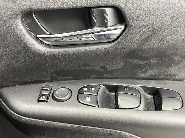 日産 セレナ e－パワー ハイウェイスター V 熊本県 2020(令2)年 5.5万km ブリリアントホワイトパール 禁煙車　/純正ナビ（ＣＤ・ＤＶＤ・ＢＴ・フルセグ・ＳＤ・ＵＳＢ）/全周囲カメラ　/純正前方ドライブレコーダー　/ビルトインＥＴＣ　/両側パワースライドドア　/前後クリアランスソナー　/レーダークルーズコントロール/衝突軽減システム/レーンキープアシスト/横滑り防止/ブラインドスポット/純正フロアマット/純正１６インチAW/オートライト/LEDヘッドライト/フォグライト/スマートキー/プッシュスタート/保証書/取扱説明書