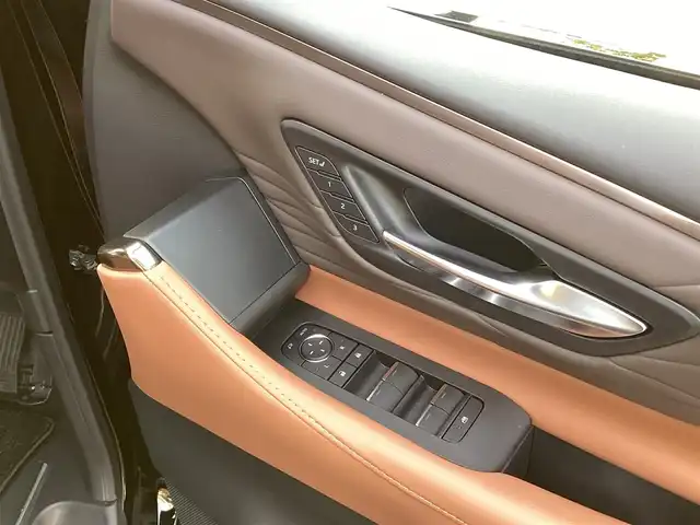 トヨタ ヴェルファイア Z プレミア 福島県 2025(令7)年 0.9万km ブラック  ワンオーナー / 4WD/ トヨタセーフティセンス/ プリクラッシュセーフティ/ レーンディパーチャーアラート/ オートクルーズコントロール/ プロアクティブドライビングアシスト/ フロントクロストラフィックアラート/ ブラインドスポットモニター/ 純正14型HDディスプレイオーディオ/ パノラミックビューモニター/ 13.2型有機EL後席モニター/ 両側パワースライドドア/ デジタルインナーミラー/ 3眼ヘッドライト/ スーパーロングオーバーヘッドコンソール/ 10スピーカー/ エグゼティブパワーシート（セカンドシート）/ パワーバックドア/ 置くだけ充電/ ナノイー/ 前後左右パワーシート/ シートヒーター&ベンチレーション/ カラーヘッドアップディスプレイ/ 電動パーキング（オートホールド）