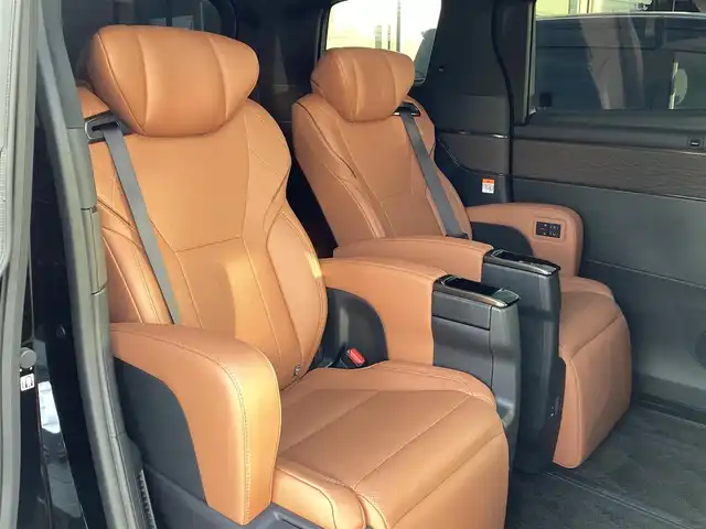 トヨタ ヴェルファイア Z プレミア 福島県 2025(令7)年 0.9万km ブラック  ワンオーナー / 4WD/ トヨタセーフティセンス/ プリクラッシュセーフティ/ レーンディパーチャーアラート/ オートクルーズコントロール/ プロアクティブドライビングアシスト/ フロントクロストラフィックアラート/ ブラインドスポットモニター/ 純正14型HDディスプレイオーディオ/ パノラミックビューモニター/ 13.2型有機EL後席モニター/ 両側パワースライドドア/ デジタルインナーミラー/ 3眼ヘッドライト/ スーパーロングオーバーヘッドコンソール/ 10スピーカー/ エグゼティブパワーシート（セカンドシート）/ パワーバックドア/ 置くだけ充電/ ナノイー/ 前後左右パワーシート/ シートヒーター&ベンチレーション/ カラーヘッドアップディスプレイ/ 電動パーキング（オートホールド）