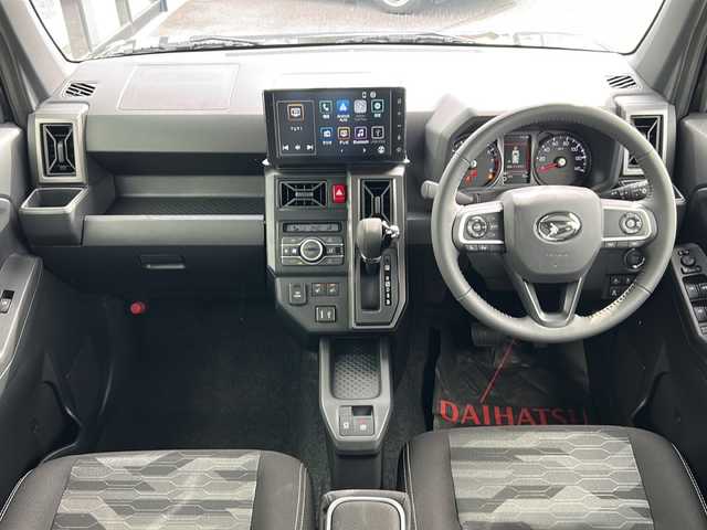 ダイハツ タフト G クロムベンチャー 山形県 2025(令7)年 0.1千km ブラックマイカメタリック ４WD/禁煙車/スマートアシスト/純正ナビ/（AM/FM/フルセグ/BT）/フォグランプ/革巻きハンドル/ステアリングスイッチ/シートヒーター/サンルーフ/前後コーナーセンサー/アダプティブクルーズコントロール/メッキグリル/リアガーニッシュ/リアヒーターダクト/カラードドアミラー/レーンキープアシスト/ルーフレール