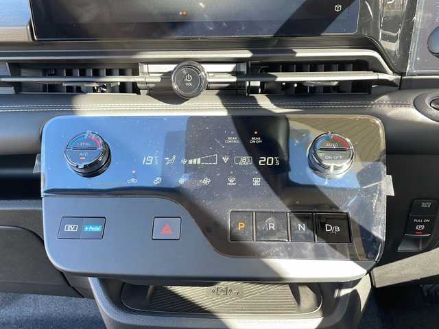 日産 セレナ e－パワー ハイウェイスター V 静岡県 2025(令7)年 0.1千km 白Ⅱ ワンオーナー/デジタルインナーミラー/純正SDナビ（AM、FM、Bluetooth、CD）/両側パワースライドドア/ワイヤレス充電/オートホールド/インテリジェントクルーズコントロール/踏み間違い防止機能/ETC2.0ユニット/プロパイロット緊急停止支援システム/16インチ純正アルミホイール/フォグランプ/全方位車外カメラ