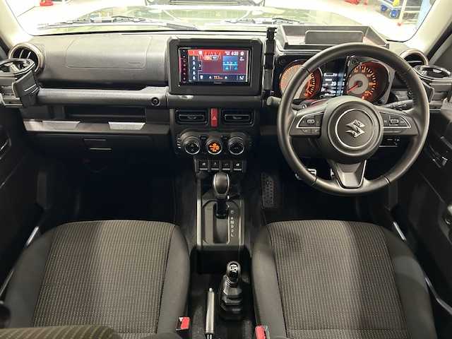 スズキ ジムニー XC 宮城県 2022(令4)年 4.5万km ジャングルグリーン スズキセーフティサポート/・デュアルセンサーブレーキサポート/・誤発進抑制機能/・車線逸脱警報/・ふらつき警報機能/・標識認識機能/・ハイビームアシスト/・先行車発進お知らせ機能/社外ナビ/・CD/DVD/Bluetooth/USB/ipod/・バックカメラ/・前後ドライブレコーダー/・純正ビルドインETC/クルーズコントロール/革巻きステアリング/・ステアリングスイッチ/シートヒーター（運転席・助手席）/純正LEDヘッドライト/・フォグランプ/・オートライト/純正フロアマット/純正アルミホイール