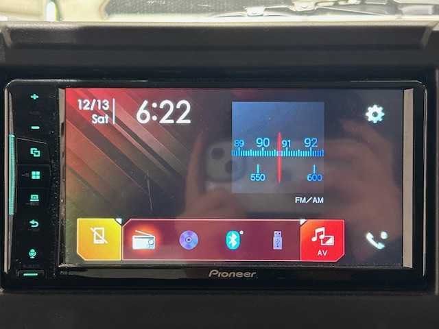 スズキ ジムニー XC 宮城県 2022(令4)年 4.5万km ジャングルグリーン スズキセーフティサポート/・デュアルセンサーブレーキサポート/・誤発進抑制機能/・車線逸脱警報/・ふらつき警報機能/・標識認識機能/・ハイビームアシスト/・先行車発進お知らせ機能/社外ナビ/・CD/DVD/Bluetooth/USB/ipod/・バックカメラ/・前後ドライブレコーダー/・純正ビルドインETC/クルーズコントロール/革巻きステアリング/・ステアリングスイッチ/シートヒーター（運転席・助手席）/純正LEDヘッドライト/・フォグランプ/・オートライト/純正フロアマット/純正アルミホイール