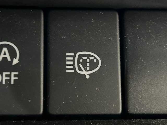 スズキ ジムニー XC 宮城県 2022(令4)年 4.5万km ジャングルグリーン スズキセーフティサポート/・デュアルセンサーブレーキサポート/・誤発進抑制機能/・車線逸脱警報/・ふらつき警報機能/・標識認識機能/・ハイビームアシスト/・先行車発進お知らせ機能/社外ナビ/・CD/DVD/Bluetooth/USB/ipod/・バックカメラ/・前後ドライブレコーダー/・純正ビルドインETC/クルーズコントロール/革巻きステアリング/・ステアリングスイッチ/シートヒーター（運転席・助手席）/純正LEDヘッドライト/・フォグランプ/・オートライト/純正フロアマット/純正アルミホイール