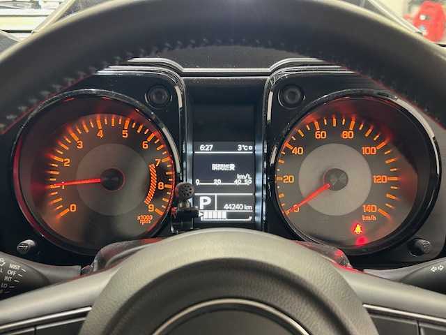 スズキ ジムニー XC 宮城県 2022(令4)年 4.5万km ジャングルグリーン スズキセーフティサポート/・デュアルセンサーブレーキサポート/・誤発進抑制機能/・車線逸脱警報/・ふらつき警報機能/・標識認識機能/・ハイビームアシスト/・先行車発進お知らせ機能/社外ナビ/・CD/DVD/Bluetooth/USB/ipod/・バックカメラ/・前後ドライブレコーダー/・純正ビルドインETC/クルーズコントロール/革巻きステアリング/・ステアリングスイッチ/シートヒーター（運転席・助手席）/純正LEDヘッドライト/・フォグランプ/・オートライト/純正フロアマット/純正アルミホイール