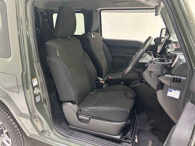 スズキ ジムニー XC 宮城県 2022(令4)年 4.5万km ジャングルグリーン スズキセーフティサポート/・デュアルセンサーブレーキサポート/・誤発進抑制機能/・車線逸脱警報/・ふらつき警報機能/・標識認識機能/・ハイビームアシスト/・先行車発進お知らせ機能/社外ナビ/・CD/DVD/Bluetooth/USB/ipod/・バックカメラ/・前後ドライブレコーダー/・純正ビルドインETC/クルーズコントロール/革巻きステアリング/・ステアリングスイッチ/シートヒーター（運転席・助手席）/純正LEDヘッドライト/・フォグランプ/・オートライト/純正フロアマット/純正アルミホイール