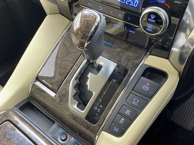 トヨタ アルファードハイブリット エグゼクティブ ラウンジ S 茨城県 2022(令4)年 5.1万km ホワイトパールクリスタルシャイン 純正メモリナビ/・アラウンドビュー/・FM/AM/DISC/フルセグTV/SD/Bluetooth/・JBLサウンド/BSM/デジタルインナーミラー/前後コーナーセンサー/純正ビルドインETC/追従型クルーズコントロール/両側パワースライド/パワーシート（1列目＆2列目シート）/・メモリーシート/シートヒーター（D+N席）/シートベンチレーション（D+N席）/ステアリングヒーター/純正アルミホイール/純正フロアマット/４WD/１００V充電/電動リアゲート/スマートキー/LEDヘッドライト/衝突被害軽減ブレーキ/レーンキープアシスト/W+サイドエアバッグ/カーテンエアバッグ/オートライト/オートマチックハイビーム