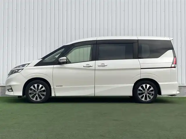 日産 セレナ ハイウェイスターVセレクションⅡ 香川県 2018(平30)年 6万km ブリリアントホワイトパール 登録時走行距離：59513km/メーカー純正9型SDナビ/　CD DVD BT MSV フルセグTV/全方位カメラ/純正フリップダウンモニター/デジタルインナーミラー/純正ドライブレコーダー/ビルトインETC/両側パワースライドドア/エマージェンシーブレーキ/レーンキープアシスト/レーダークルーズコントロール/クリアランスソナー/パーキングアシスト/LEDヘッドライト/オートライト/フォグランプ/アイドリングストップ/横滑り防止装置/オートホールド機能付き電子パーキングブレーキ/ロールサンシェード/ISOFIX/革巻きステアリング/ステアリングスイッチ/プッシュスタート/スマートキー/スペアキー