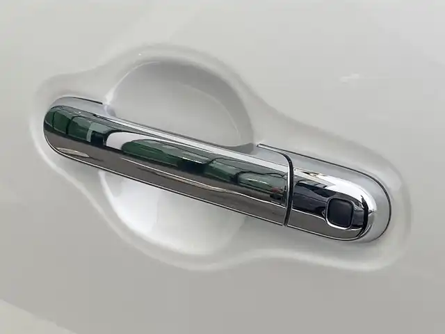 スズキ クロスビー HYBRID MZ 香川県 2019(令1)年 5万km ピュアホワイトパール/ブラック2トーンルーフ 登録時走行距離：49366km/ケンウッドナビ/全方位カメラ/サイドミラー付きドアミラー/ダブルサイドエアバック/カーテンエアバック/横滑り防止システム/レーンキープアシスト/オートライト/バックコーナーセンサー/LEDヘッドライト/リアエアロ付き/純正アルミ１６インチ/プッシュスタート/スマートキー