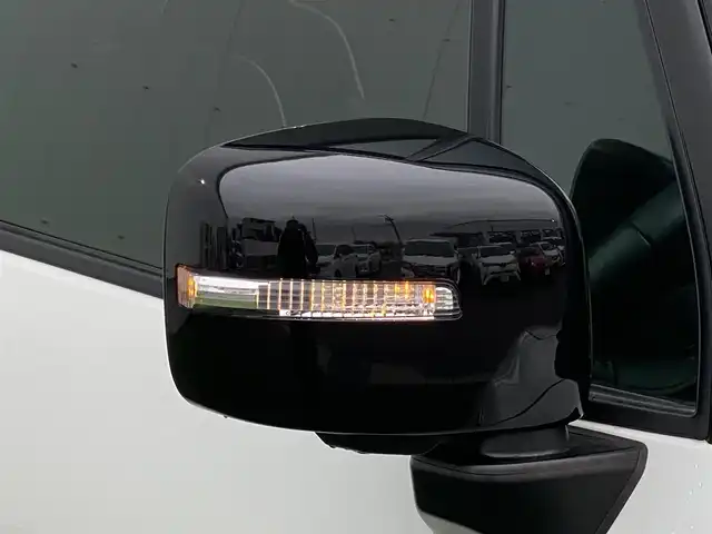 スズキ クロスビー HYBRID MZ 香川県 2019(令1)年 5万km ピュアホワイトパール/ブラック2トーンルーフ 登録時走行距離：49366km/ケンウッドナビ/全方位カメラ/サイドミラー付きドアミラー/ダブルサイドエアバック/カーテンエアバック/横滑り防止システム/レーンキープアシスト/オートライト/バックコーナーセンサー/LEDヘッドライト/リアエアロ付き/純正アルミ１６インチ/プッシュスタート/スマートキー
