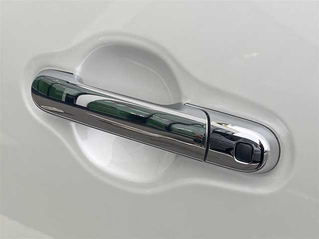 スズキ クロスビー HYBRID MZ 香川県 2019(令1)年 5万km ピュアホワイトパール/ブラック2トーンルーフ 登録時走行距離：49366km/ケンウッドナビ/全方位カメラ/サイドミラー付きドアミラー/ダブルサイドエアバック/カーテンエアバック/横滑り防止システム/レーンキープアシスト/オートライト/バックコーナーセンサー/LEDヘッドライト/リアエアロ付き/純正アルミ１６インチ/プッシュスタート/スマートキー